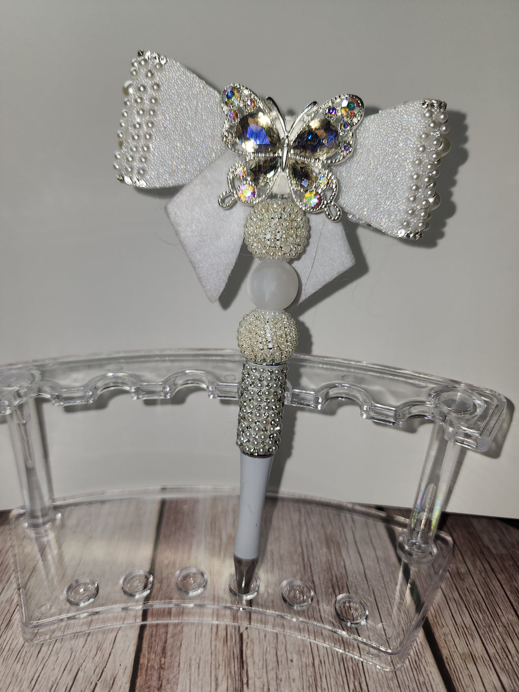 White Bow Pen